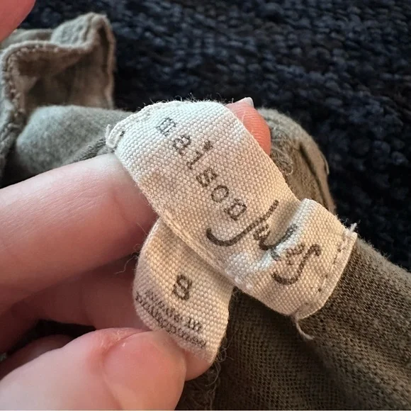 Green Long Sleeve Pocket Tee | Subtle V Neck - Picture 7 of 8